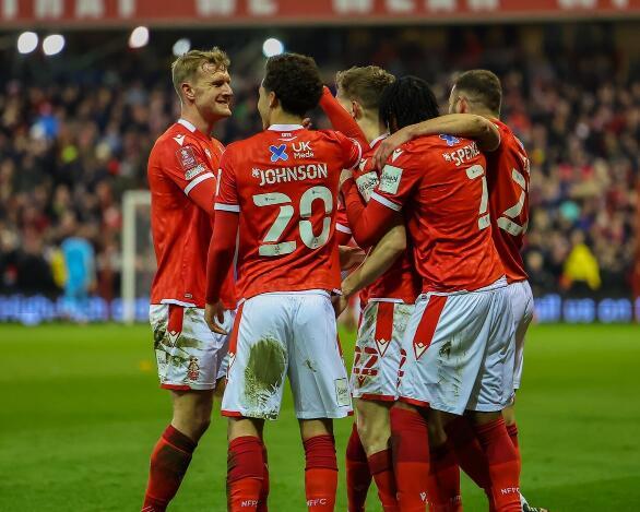  诺丁汉森林签约七人，库珀打造全新防守链条  